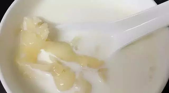 花胶牛奶冻，美容养颜的甜品佳品，轻松制作步骤详解
