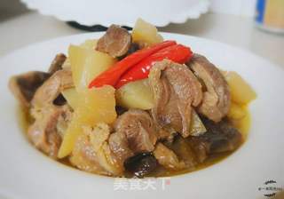 松菇炖肉的做法