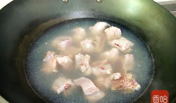 毛芋排骨花生汤的做法