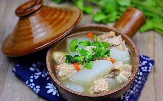 砂锅羊肉炖豆腐，温暖冬日里的美味佳肴