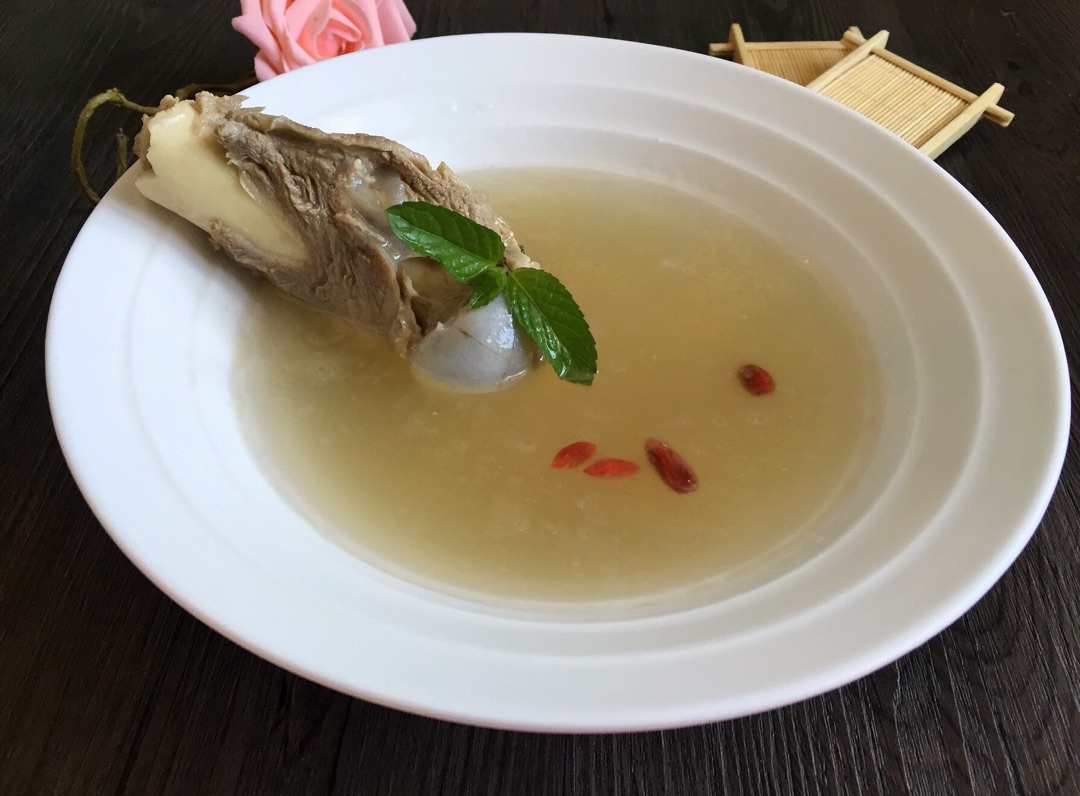 大圆骨头汤的做法