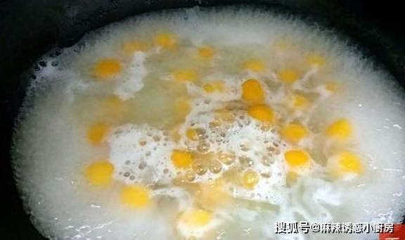 卧鸡蛋不下油的做法