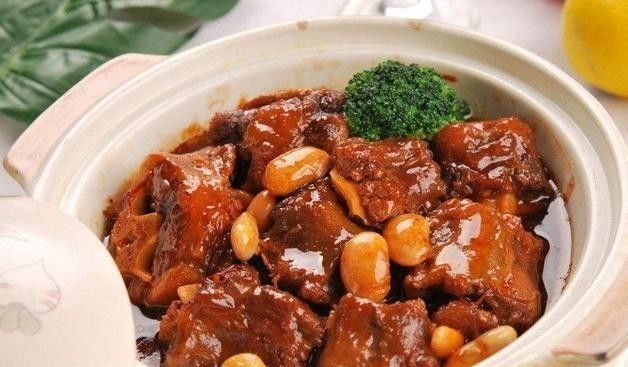 家常美味，排骨烧豆腐西红柿，营养与美味的完美融合