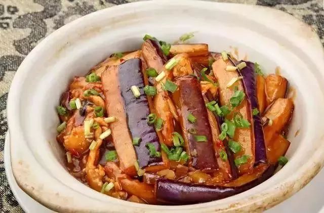 茄子豆腐大锅菜，家常美食的温馨味道