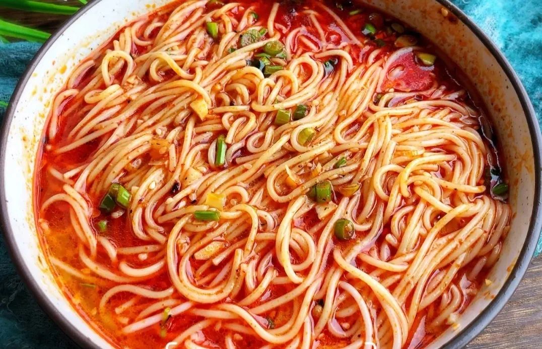 腊肠鸡蛋面做法