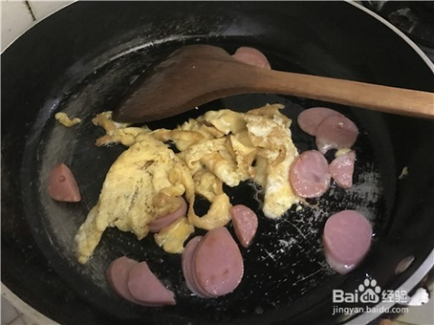 腊肠鸡蛋面做法
