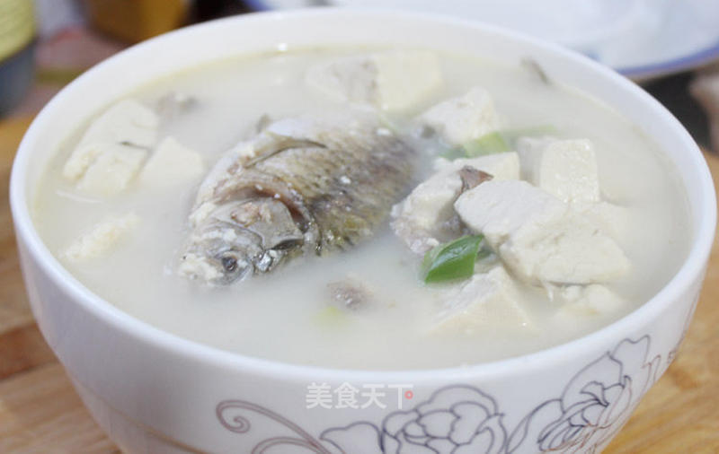 家庭鲫鱼炖豆腐，鲜美营养，家常菜的新境界