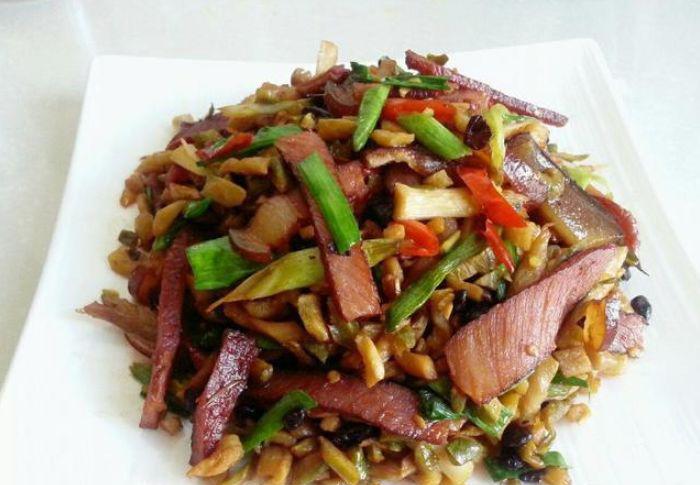 家常美味，萝卜炒豆腐腌菜，清爽开胃的健康佳肴