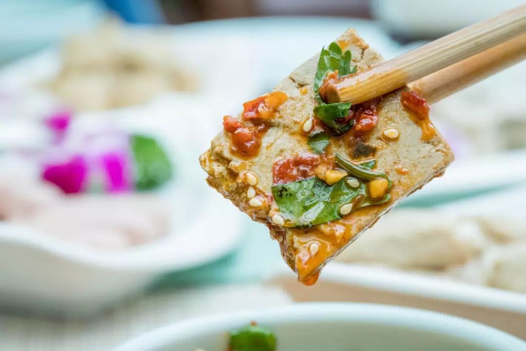 素食新主张，素鸡豆腐串夹馍的美味与营养探究