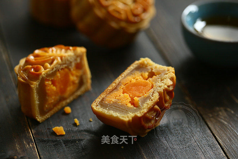 冰皮莲蓉蛋黄月饼，传统与创新的完美融合