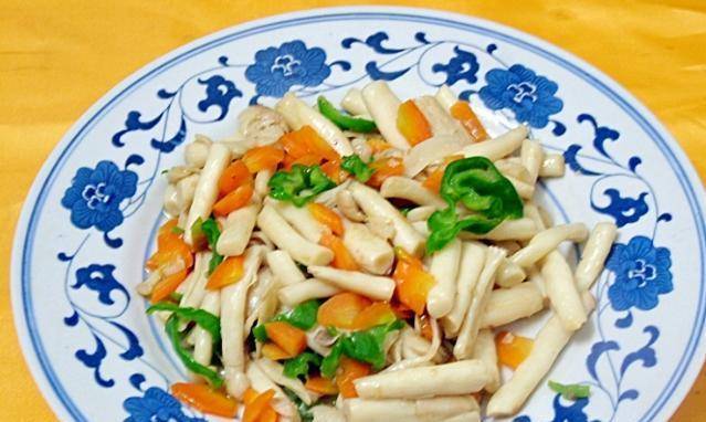 海鲜菇豆腐丸子的美味与营养，家常美食新体验