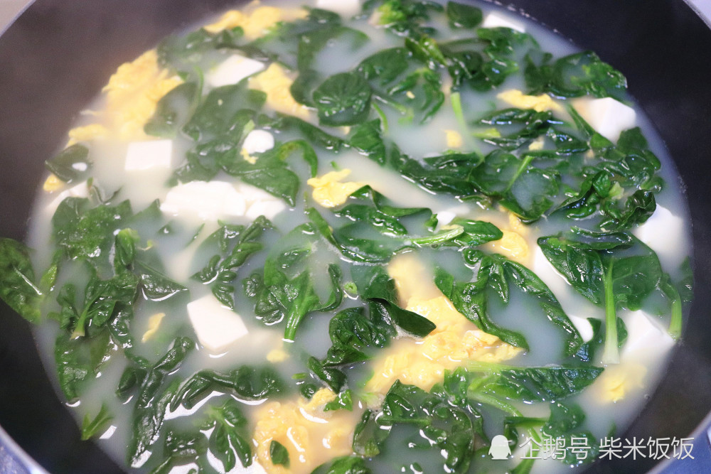 菠菜炖白豆腐的做法