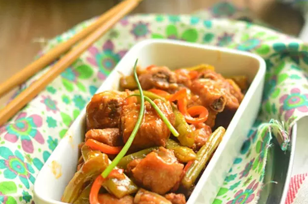 鸡肉脆骨肠的美味秘密，家常美食新体验