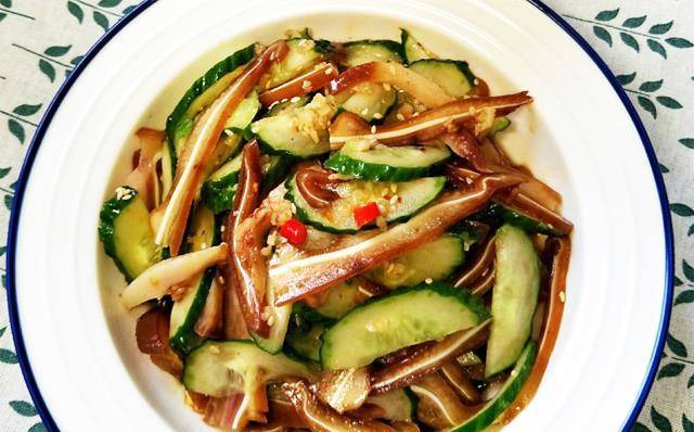 大葱拌黄瓜熏豆腐，家常美食的绝妙搭配