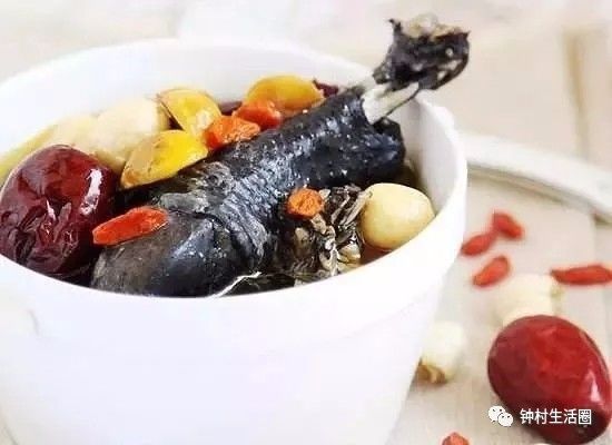 滋补养生佳品——花胶煲乌鸡汤的制作与功效