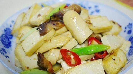 家常美味，土豆腐竹腊肉，传统食材的现代魅力