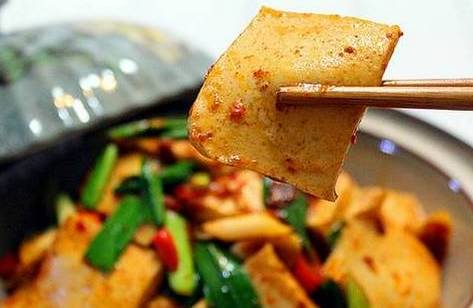 蒜苗豆腐包，家常美食中的营养宝藏