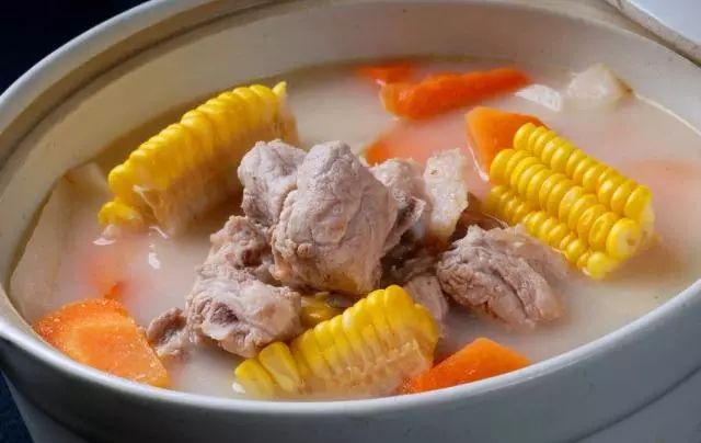生腊排骨炖汤的做法