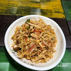 家常美食新体验，煮豆腐丝夹饼，美味与健康的双重享受