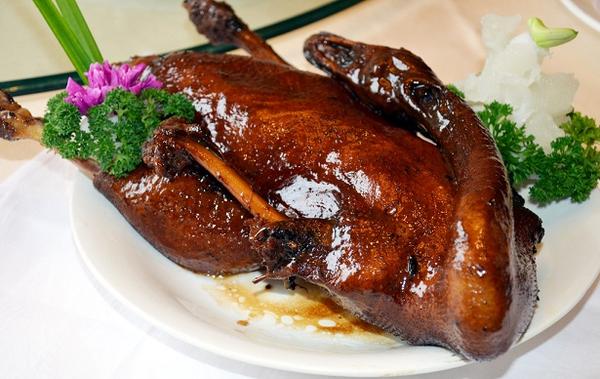 田鸭美食探秘，滋补佳肴的制作与功效解析