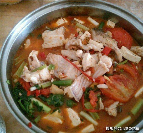 茄香豆腐西红柿汤，暖胃养颜的鲜美佳品
