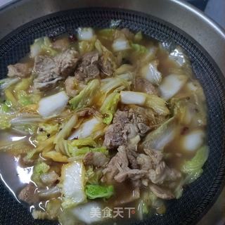 家常美食的魅力，烧肉白菜炖粉条的温馨做法解析