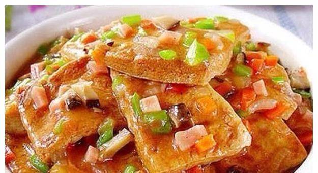 豆腐泡火腿，家常美食的鲜美搭配与简易做法解析