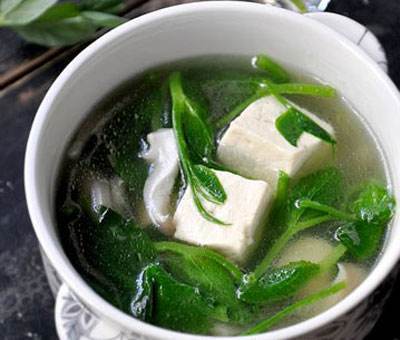 豆腐菠菜杏鲍菇汤，一碗暖身养颜的鲜美佳品