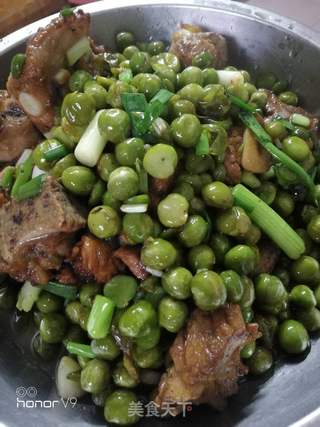 豌豆烧腊排骨的做法
