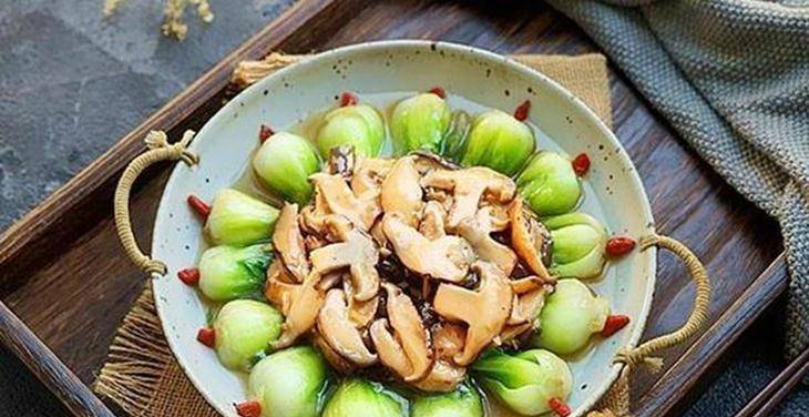 家常美食新尝试，豆腐青菜胡萝卜肉饼的美味与营养解析