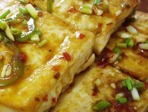 洋葱青椒煎豆腐，家常美味，营养满分