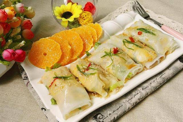 干豆腐卷加肠粉，家常美食的魅力与制作技巧