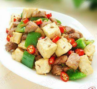 土豆条伴豆腐，家常美食的新颖搭配，美味与营养的双重享受