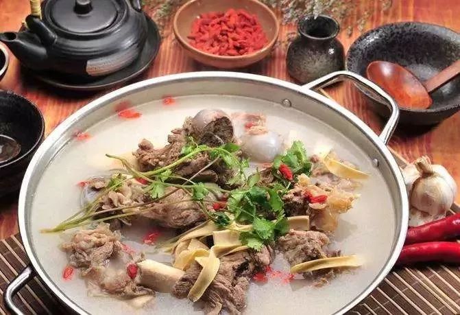 豆腐腐竹煲砂锅，温暖冬日里的家常美味