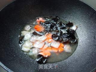 家常美食新尝试，洋葱猪肉豆腐丸子的魅力与做法