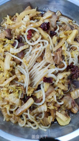 猪肉炖酸菜粉条，家常美食的魅力解析与制作技巧