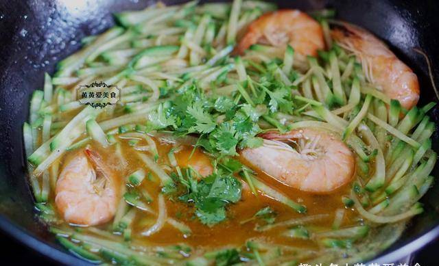 砂锅焖鱼块豆腐，鲜美滋补的家常美食