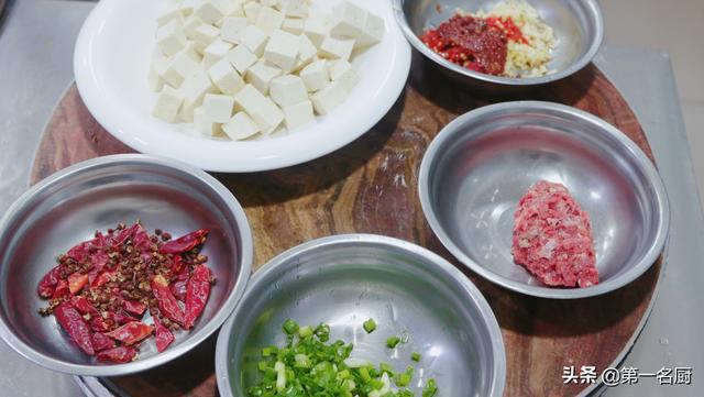 豆腐小鱼豌豆汤，营养美味，简单易学的家常佳肴