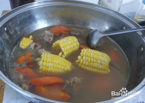 猪皮玉米煲汤的做法