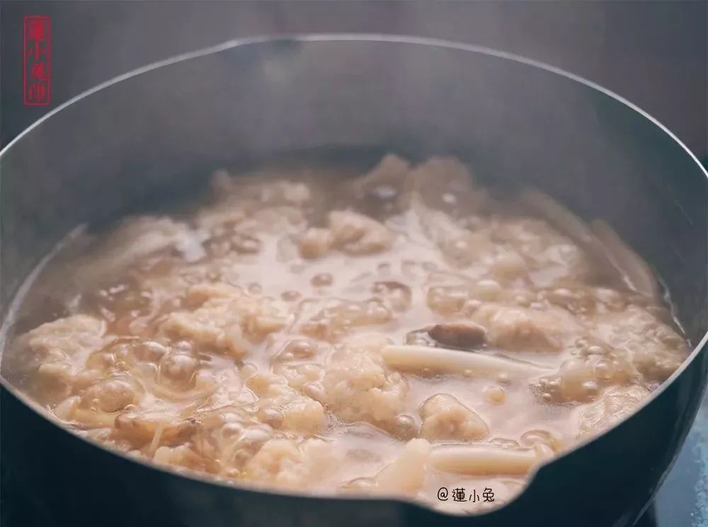 鸡肉蘑菇豆腐炖菜，暖身养颜的家常美味