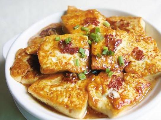 客家翻酿豆腐，传统美食的魅力与家常做法解析