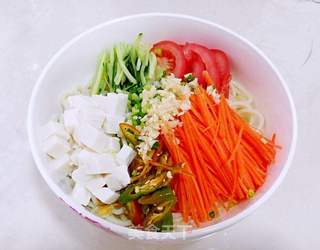 豆腐黄瓜拌面条，夏日消暑美味食谱，简单易学营养均衡