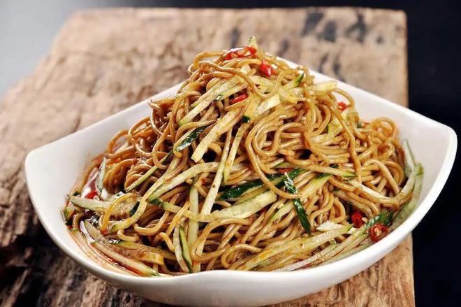 夏日消暑佳品，凉拌饸饹的制作与功效解析