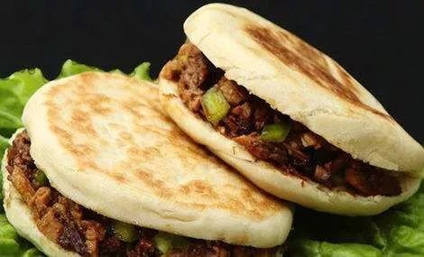 酱肉夹馍与豆腐，传统美食的绝妙搭配与家常做法解析