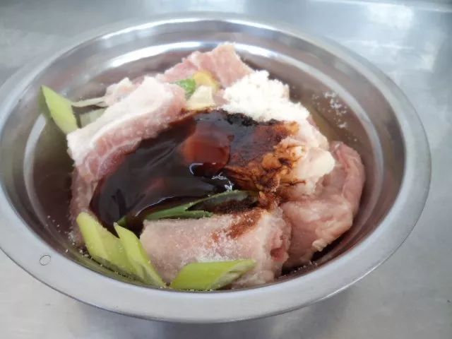 小米糯米粉煮排骨的做法