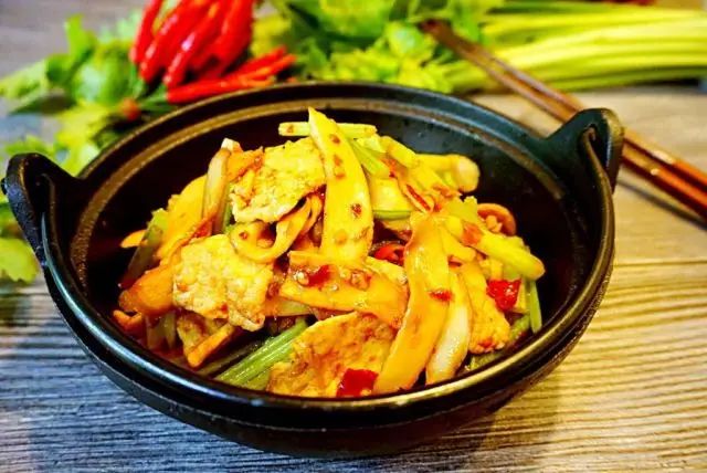 干锅溜豆腐，家常美食的醇香诱惑