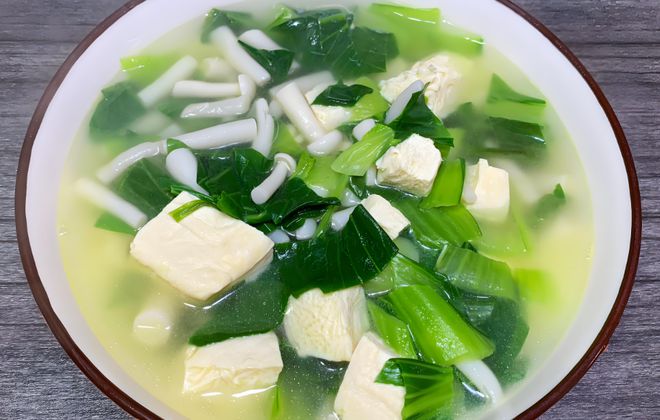 猪血豆腐肉片汤，一碗温补养生的美味汤品