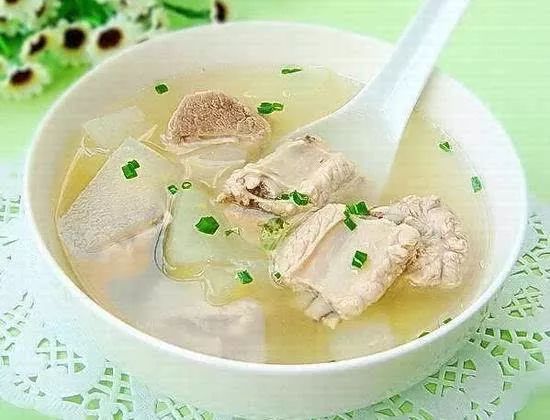 话梅排骨加土豆汤的做法