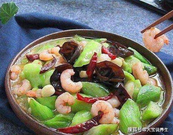 丝瓜焖豆腐肉，鲜美口感与营养兼具的家常菜