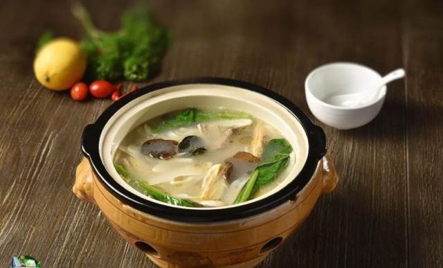 海参豆腐冬瓜炖汤，滋补养生的美味佳肴